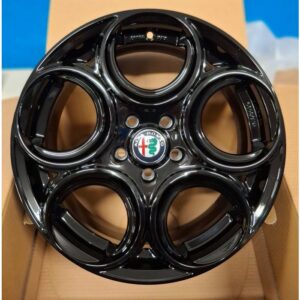 Set di 4 cerchi nero lucido per Giulietta, Giulia, Tonale da 17″