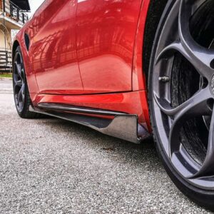 Alfa Romeo Giulia QV carbon fiber shark-fin side skirts