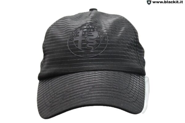Chapeau noir avec bandes réfléchissantes gris clair.